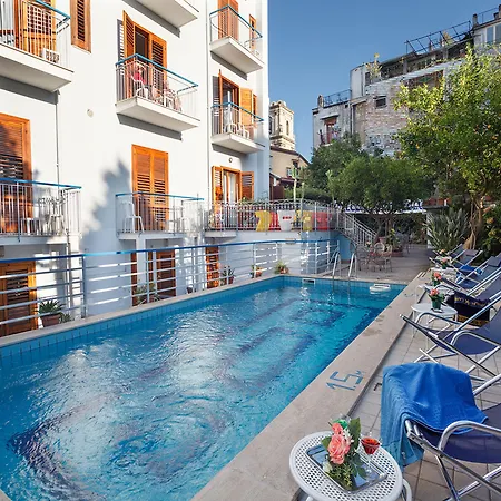 Ξενοδοχείο Club (adults Only)